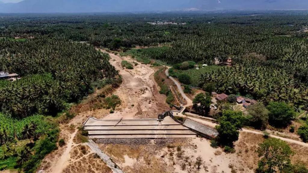 சித்திரைச்சாவடி தடுப்பணை தூர்வார கோரிக்கை