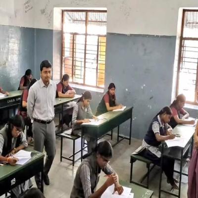 கோவையில் 12ம் வகுப்பு தேர்வு தொடக்கம்