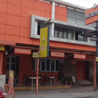 கோவை உணவகத்தில் வழங்கப்பட்ட குழம்பில் பல்லி... உணவருந்திய அனைவரும் பதற்றத்துடன் வெளியேறியதால் பரபரப்பு... உணவகம் தற்காலிகமாக மூடப்பட்டது