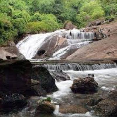 கோவை குற்றாலத்தில் அடிப்படை வசதிகளை செய்து தர மக்கள் கோரிக்கை! விரைவில் மாறப்போகும் சுற்றுலா தலம்!