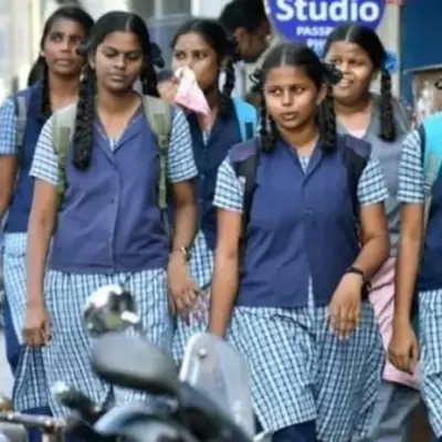 School Leave | பள்ளி, அரசு அலுவலகங்களுக்கு நாளை (ஜூன் 06) விடுமுறை - உண்மை என்ன?