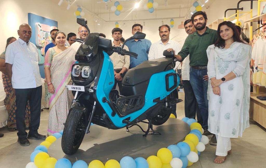 கோவை சத்தி சாலையில் புதிய River இ-ஸ்கூட்டர் ஷோரூம் திறப்பு