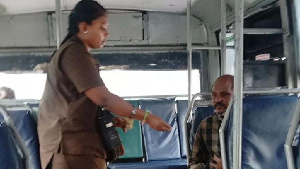 கோவையில் முதல் பெண் பேருந்து நடத்துநர்