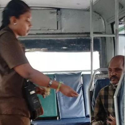 கோவையில் முதல் பெண் பேருந்து நடத்துநர்