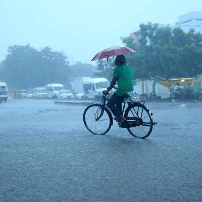 கோவையில் திடீர் ஆலங்கட்டி மழை: வெப்பத்திலிருந்து மக்களுக்கு நிவாரணம்