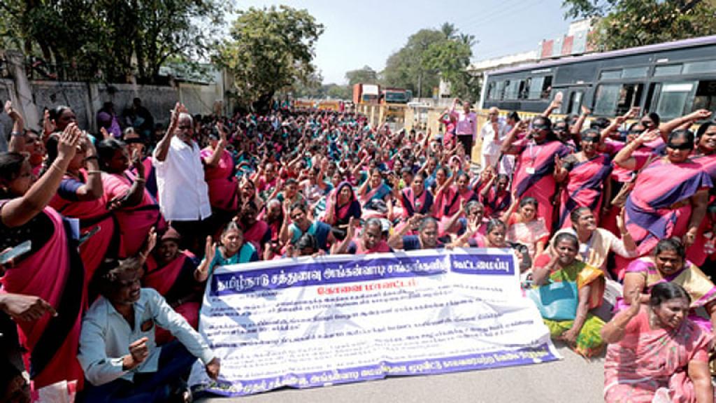 கோவையில் 4-ஆவது நாளாக அங்கன்வாடி பணியாளர்கள் காத்திருப்புப் போராட்டம்.