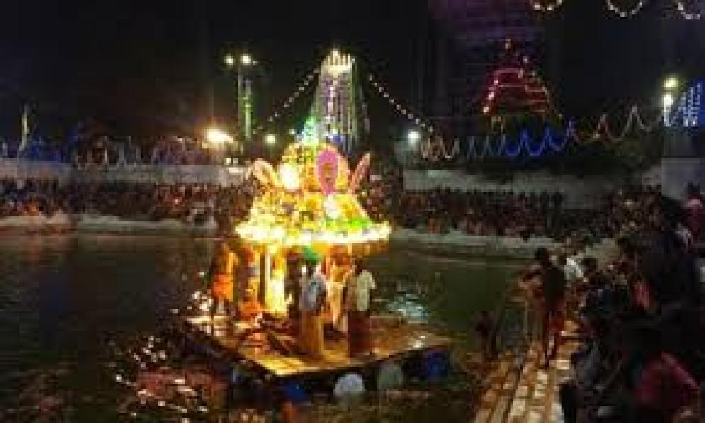 பேரூரில் தெப்பத் திருவிழா – பக்தர்கள் திரளாக தரிசனம்