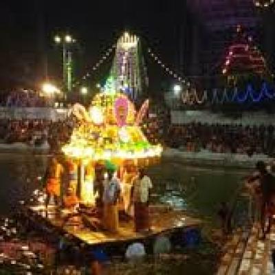 பேரூரில் தெப்பத் திருவிழா – பக்தர்கள் திரளாக தரிசனம்