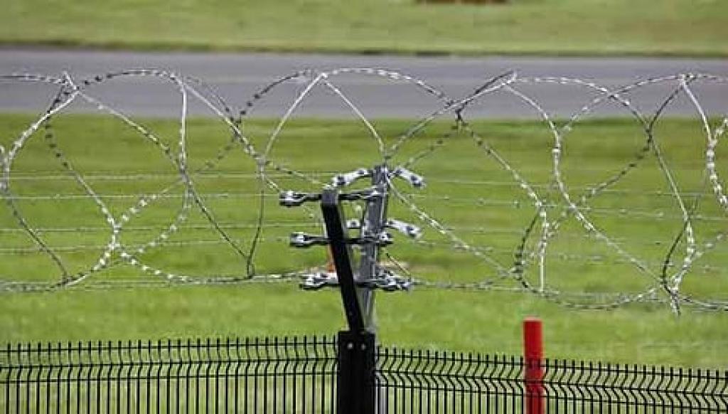 மின் வேலியில் சிக்கி தொழிலாளி உயிரிழப்பு