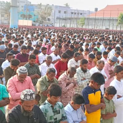 கோவையில் ரம்ஜான் ஈத் சிறப்புத் தொழுகை – ஆயிஷா மஹாலில் பக்தர்கள் திரளாக பங்கேற்பு