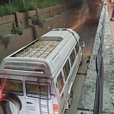 அவிநாசி சாலையில் போக்குவரத்து நெரிசல் எச்சரிக்கை