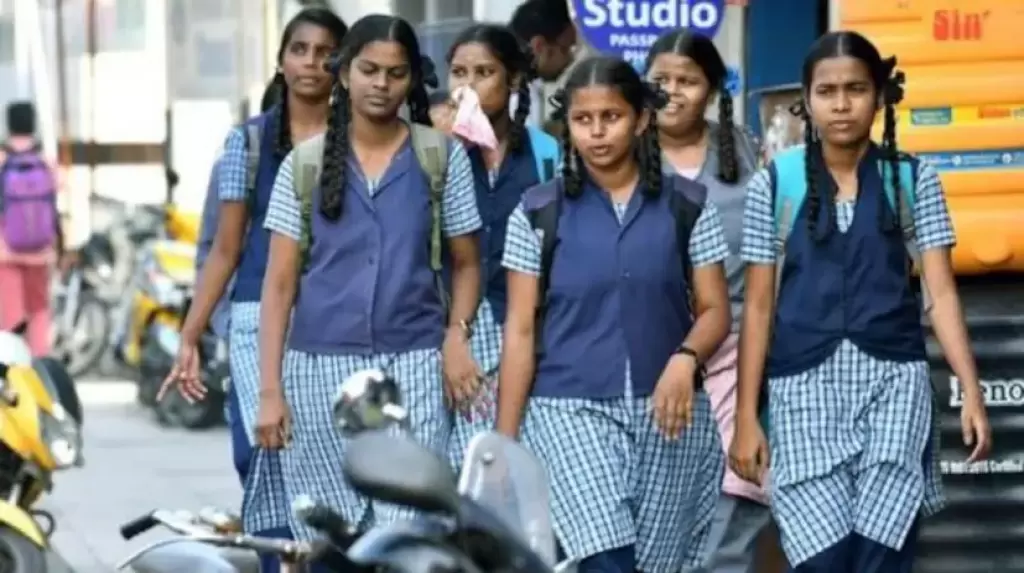 School Leave | பள்ளி, அரசு அலுவலகங்களுக்கு நாளை (ஜூன் 06) விடுமுறை - உண்மை என்ன?