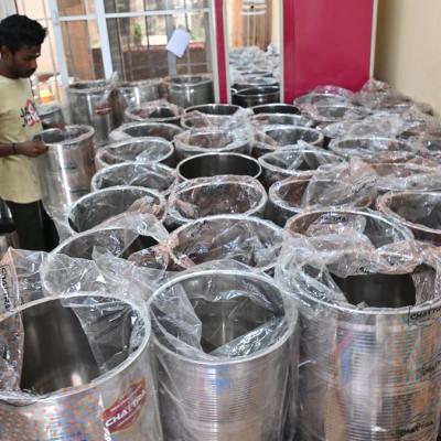 வாக்காளர்களுக்கு பாத்திரங்கள் பறிமுதல் கோவை